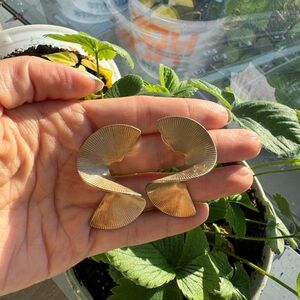 vintage gold swirl earrings